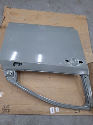Пасажирські передні двері H010M5MPAA NISSAN