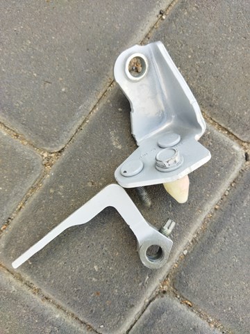Петля заднтої двері, лівої H6BZ5826801A FORD