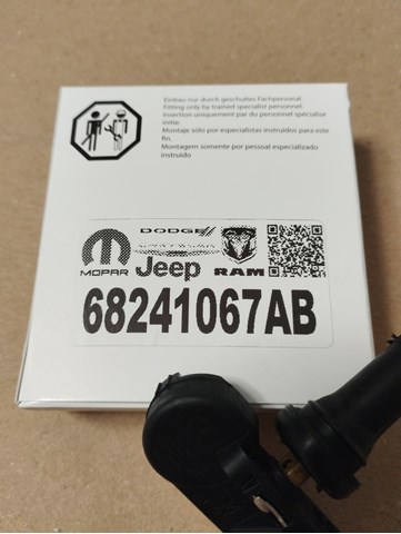 Датчик давления воздуха в шинах/ оригінальні датчики тиску шин jeep grand cherokee 433 mhz даємо гарантію на встановлення та перевіркуціна вказана за 1 шт в наявності 4 шт виробництво: англія 68241067AB
