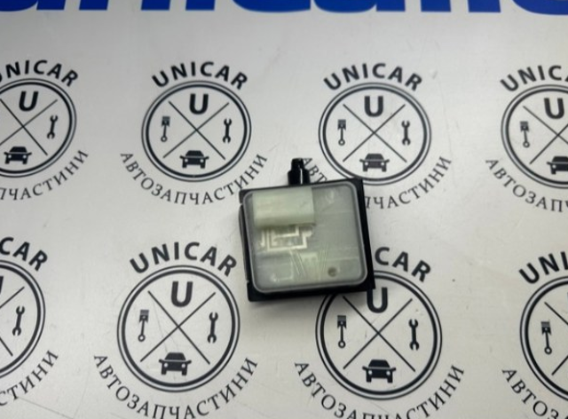 Мотор-привід відкриття лючка бака A0008208012 MERCEDES
