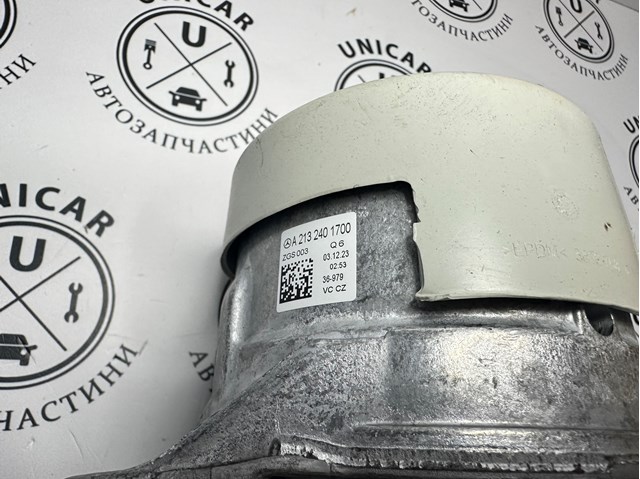 Подушка (опора) двигуна, права передня A2132401700 MERCEDES