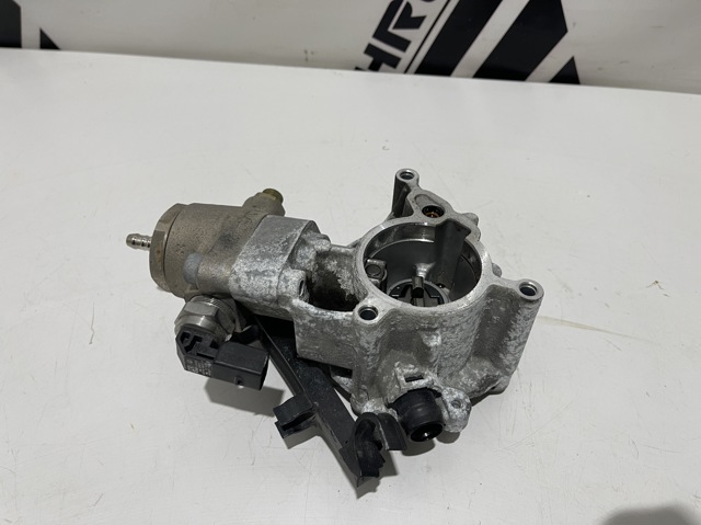 Насос вакуумний 06L145100F VAG
