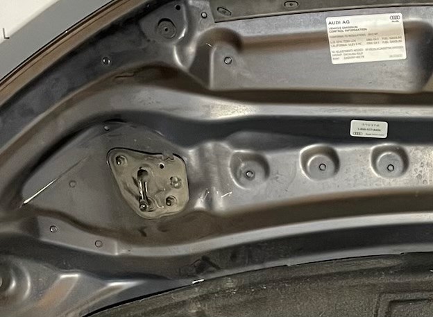 Замок кришки капота 4G0823186 VAG