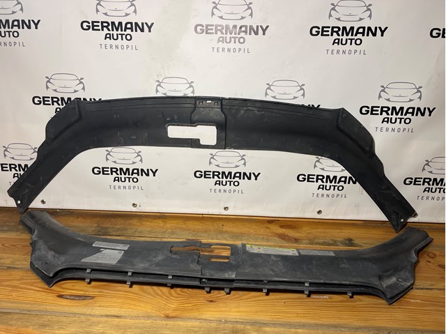 Накладка верхня передньої панелі/супорту радіатора 4L0807081 VAG
