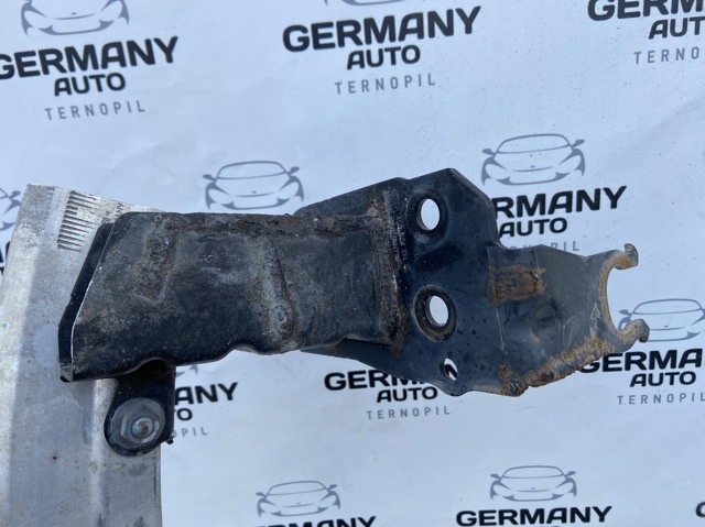 Кронштейн підсилювача переднього бампера 4L0807134A VAG