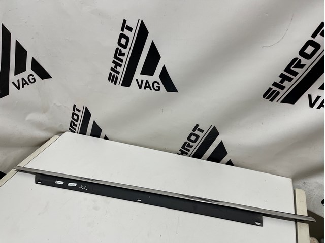 Накладка заднього скла, ліва 4L0853763A VAG