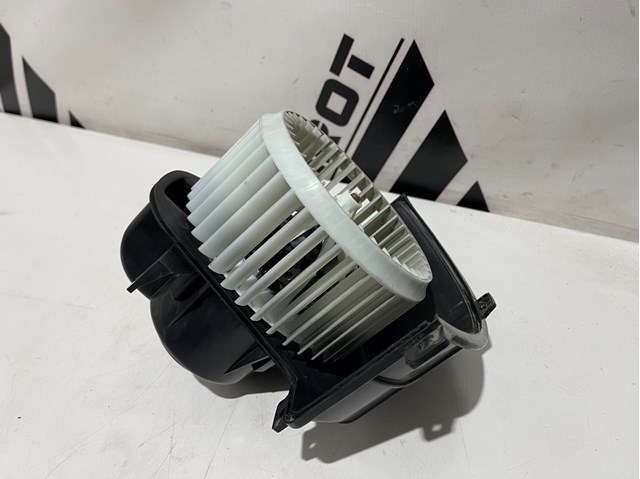 Електромотор пічки 4L1820021A VAG