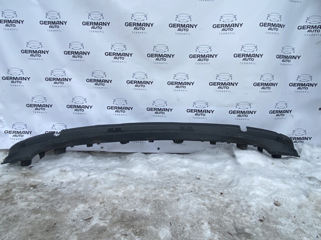 Кронштейн бампера заднього, центральний 4M0807458 VAG