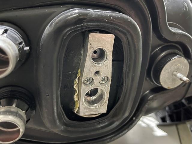 Клапан розширювальний 5Q0816679B VAG