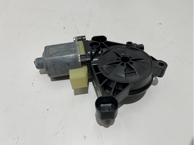 Привід ліфта задній 5Q0959801 VAG