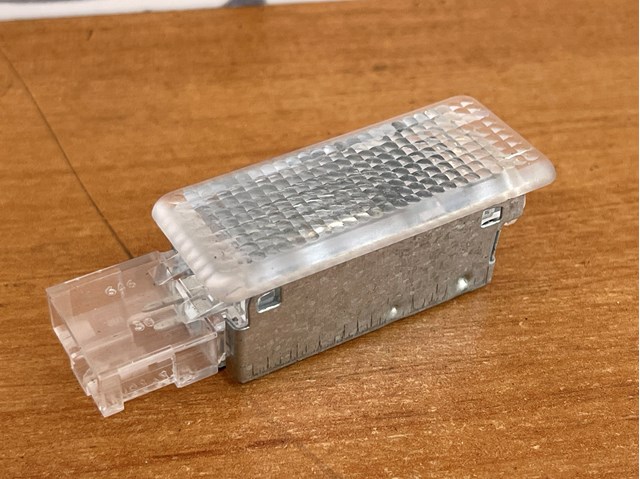 Плафон підсвічення бардачка 6L0947565 VAG