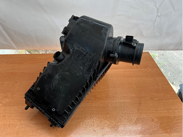Корпус повітряного фільтра 7P0129601 VAG