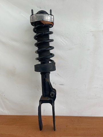 Стійка передня права 7P6413032AB VAG