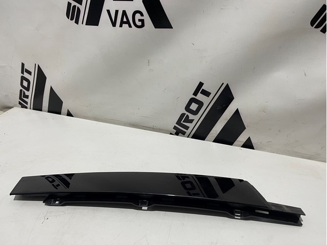 Накладка передніх дверей, лівої, вертикальної 7P6837901 VAG