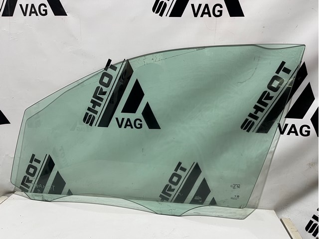 Вікно (передніх дверей) двері 7P6845021B VAG