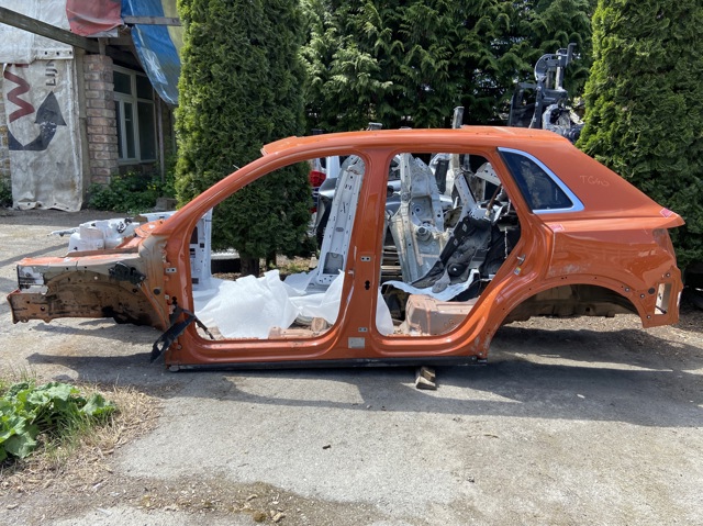 Бічна частина задня ліва 83A809837 VAG