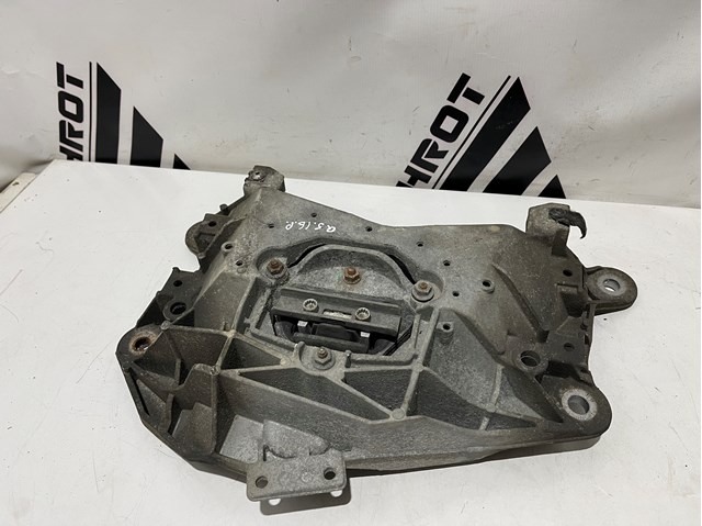 Кронштейн подушки КПП 8K0399151 VAG