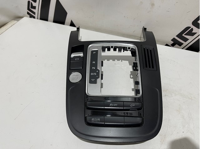 Декоративна накладка центральної консолі 8K0864261 VAG