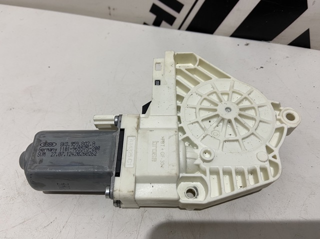 Мотор склопідйомника дверей передніх, правих 8K0959802A VAG