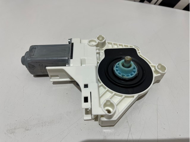 Мотор склопідйомника дверей передніх, правих 8K0959802B VAG