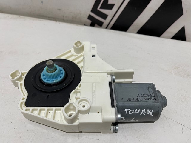 Моторчик склопідйомника двері задніх, правих 8K0959812A VAG