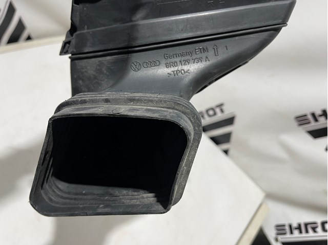 Патрубок повітряний, вхід повітряного фільтра 8R0129739A VAG