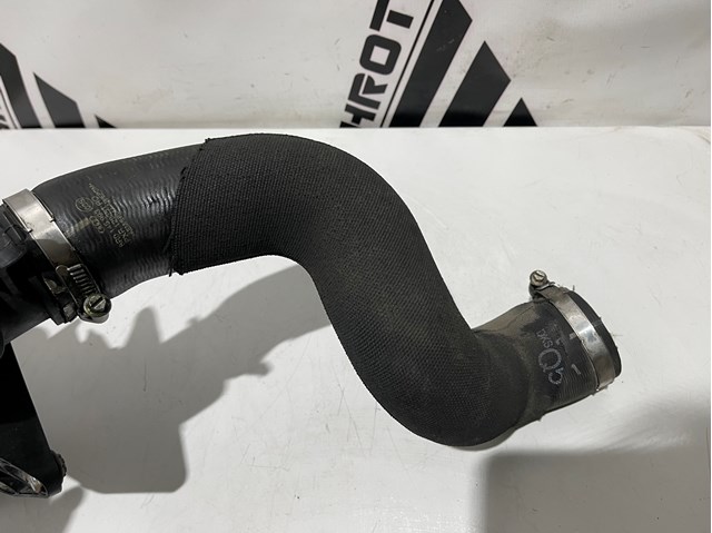 Патрубок дросельний 8R0145993 VAG