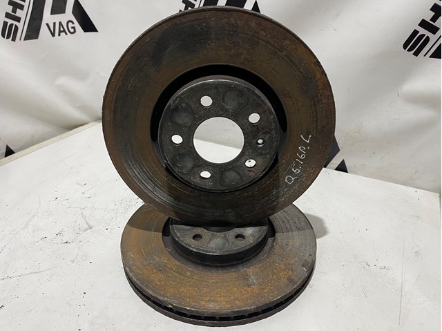 Диск переднього гальма 8R0615301C VAG