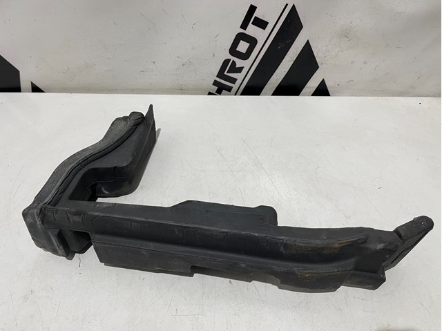 Ущільнювач капота 8R0823731A VAG