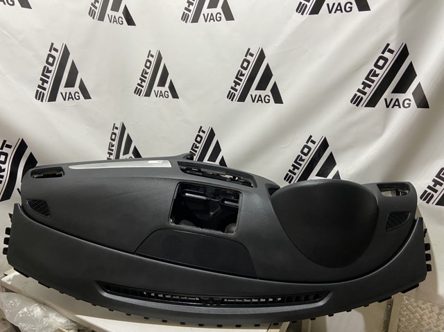 Передня панель 8U1857001M24A VAG