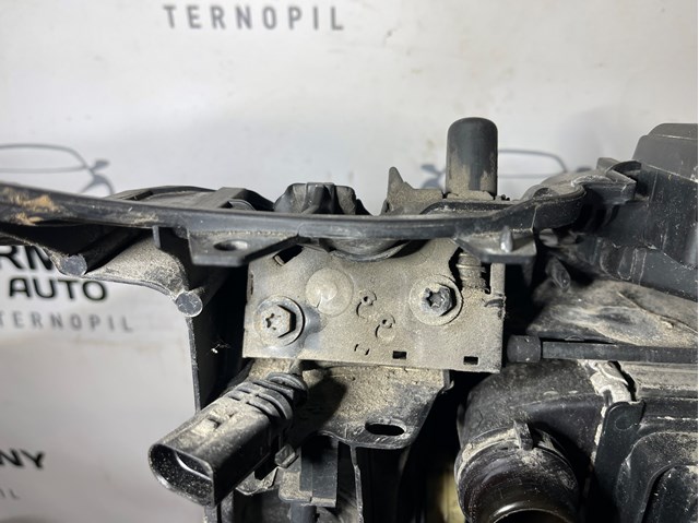 Запор капота (замок і привід замка капота) 8V0823509 VAG
