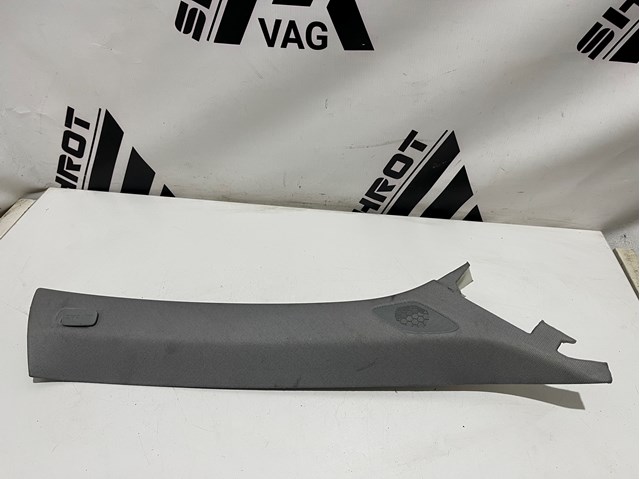 Обшивка стійки кузова внутрішня, передня права 8V5867234A VAG