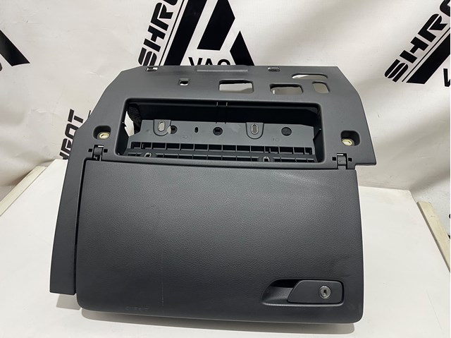 Ящик для предметів догляду 8V5880302A6PS VAG