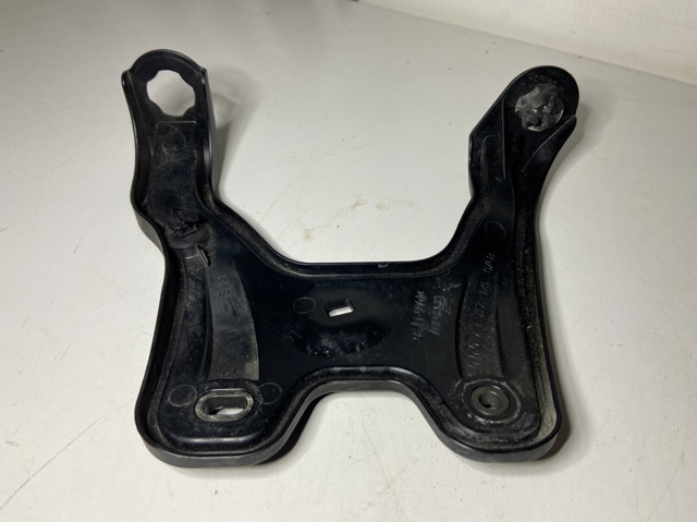 Кронштейн розширювального бачка 8W0121232L VAG