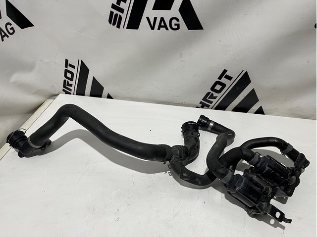 Шланг/патрубок радіатора охолодження, нижній 8W0122055BN VAG
