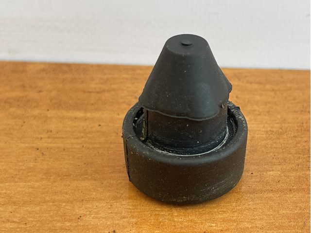 Подушка корпусу повітряного фільтра 8W0129669 VAG