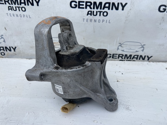 Права подушка мотора 8W0199372CQ VAG