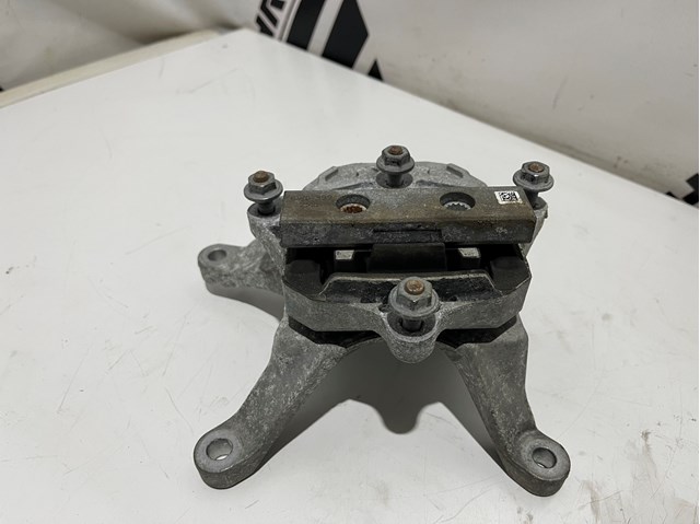 Подушка коробки передач 8W0399156 VAG