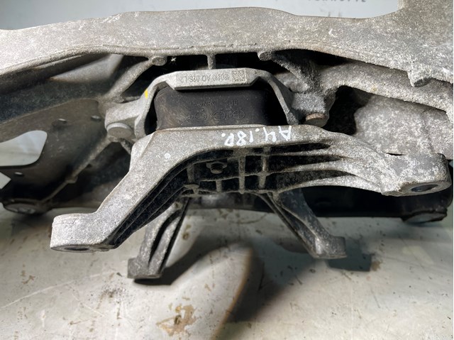 Опора кпп 8W0399156AQ VAG