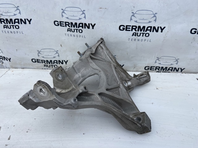 Кронштейн передньої балки 8W0399295E VAG