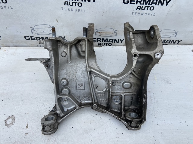 Кронштейн передньої балки 8W0399296E VAG