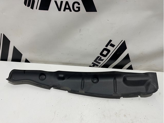 Ущільнювач крила 8W0821112 VAG