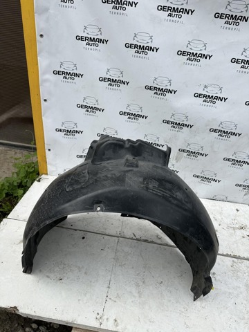 Подкрильнікі переднього крила, правий 8W0821172A VAG