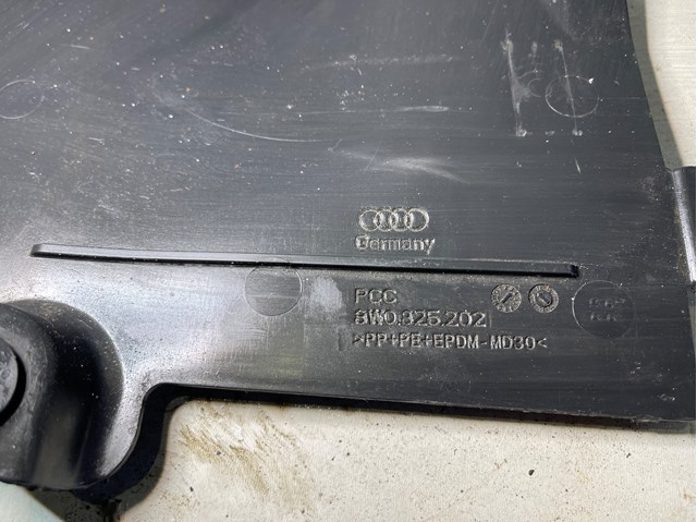 Захист днища передній правий 8W0825202 VAG