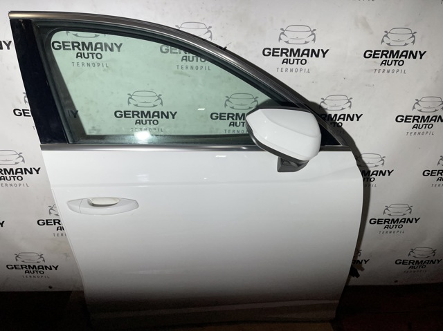 Скло передньої правої двері 8W0845202 VAG