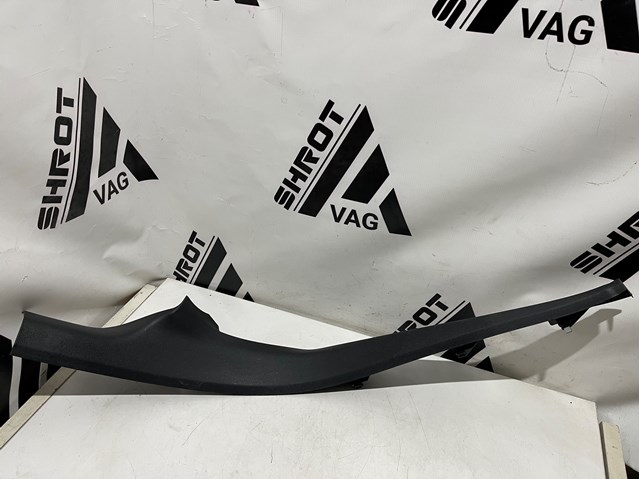 Обшивка стійки кузова внутрішня, задня ліва 8W0867767A VAG