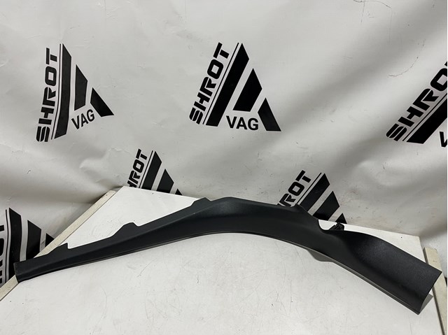Обшивка стійки кузова внутрішня, задня права 8W0867768A VAG