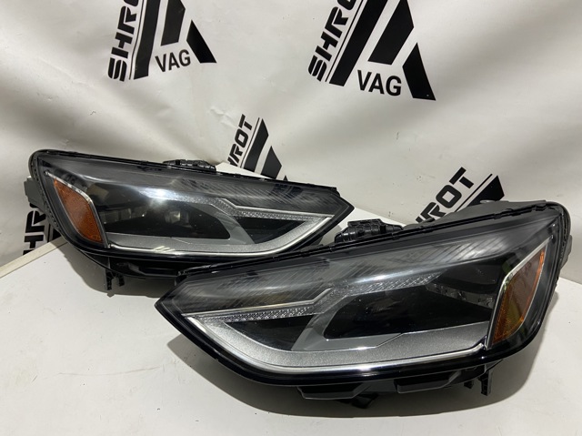 Блок фара ліва 8W0941011B VAG