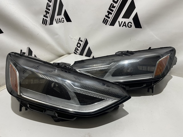 Фара комбінована, передня 8W0941012B VAG