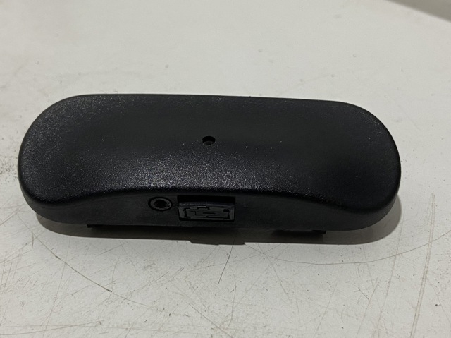 Форсунка омивача скла лобового, ліва 8W0955987A VAG